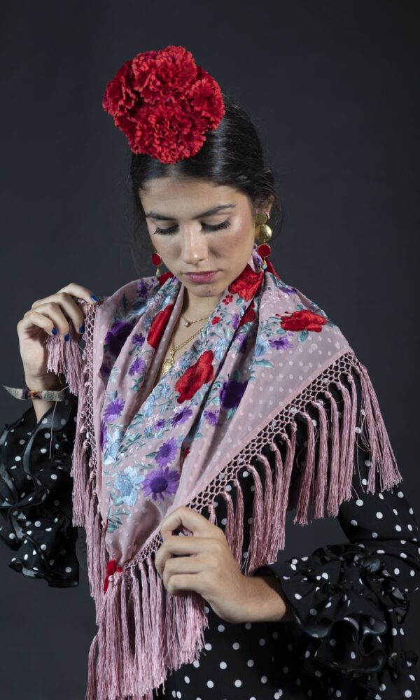 mantoncillo rosa bordado