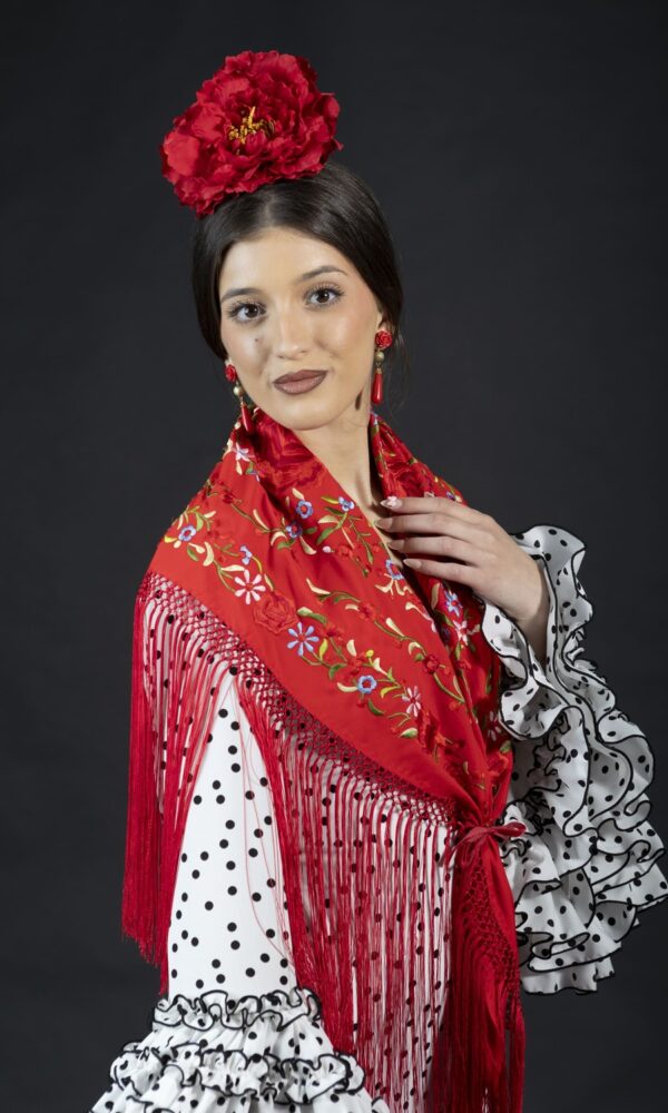 manton rojo bordado