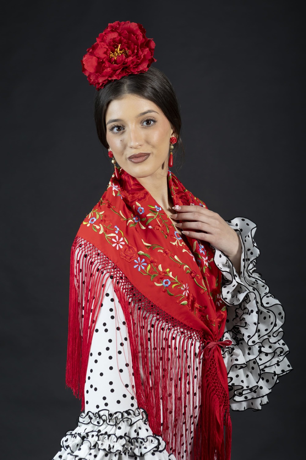 manton rojo bordado