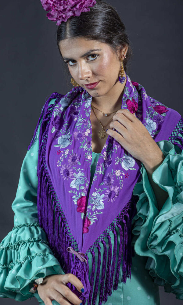 mantoncillo violeta bordado