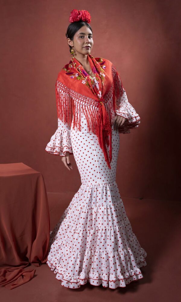 traje de flamenca blanco con lunares corales