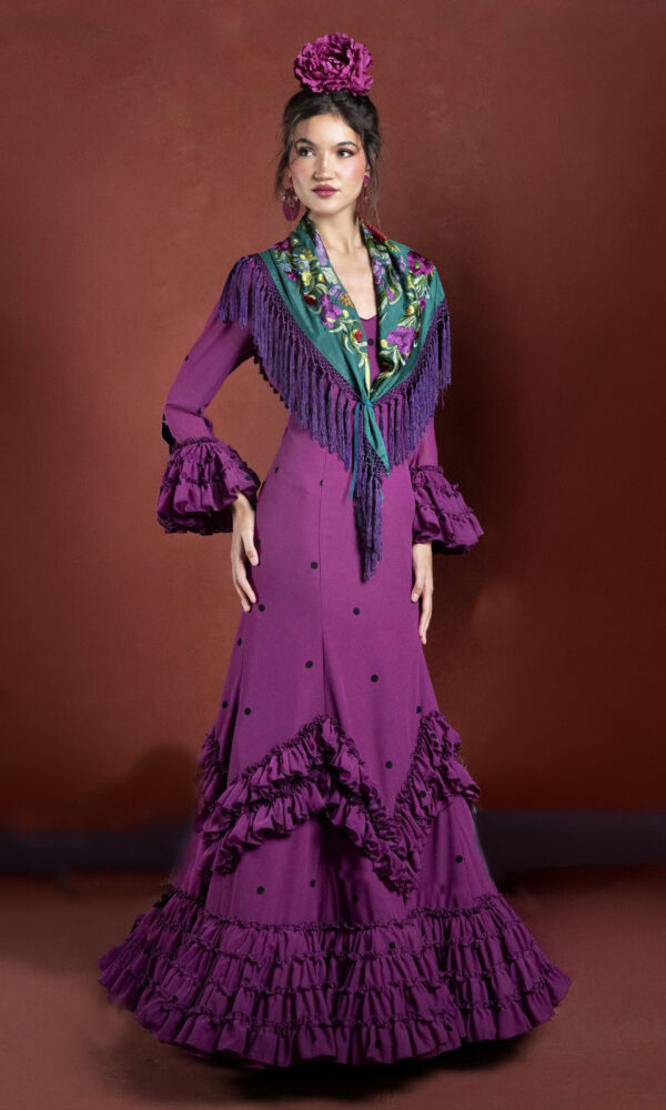 traje de flamenca morado con lunares negros